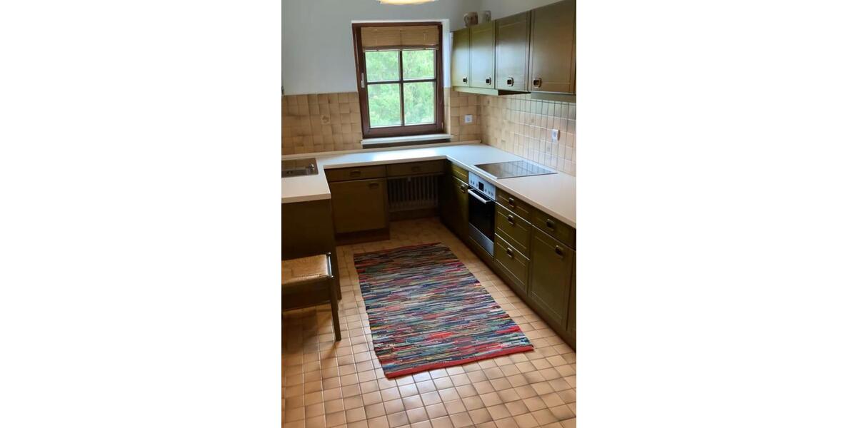 Möblierte Dachgeschosswohnung mit tollem Blick ins Grüne 2 zimmer