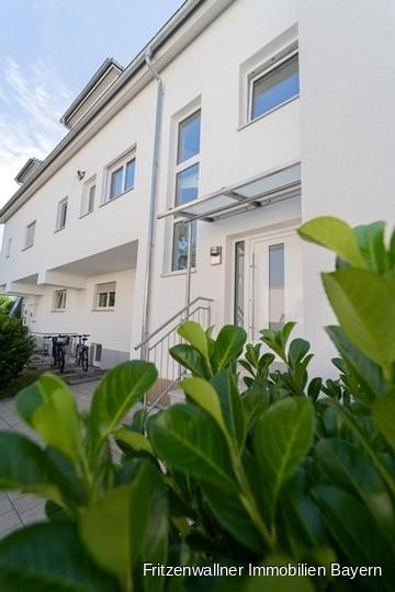 Wohnen auf höchstem Niveau: Exklusive 4-Zimmer-Wohnung mit Loggia & Stellplatz zur Miete in Buchloe