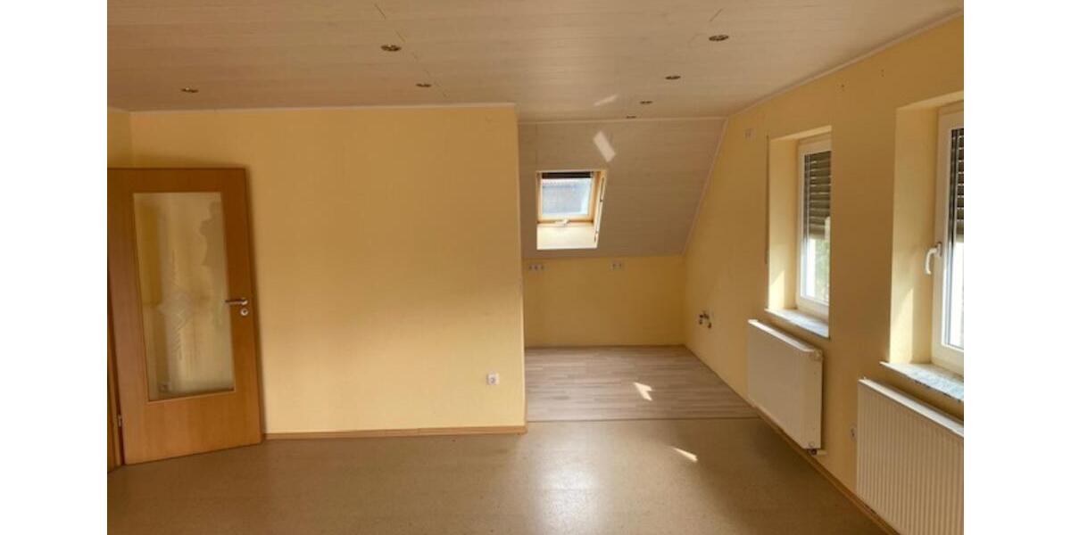 Etagenwohnung Gräfendorf - 4 Zimmer, 110 m&sup2;, 900&euro; | Angebot:23808885