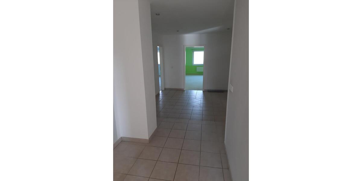 Etagenwohnung Emkendorf - 5 Zimmer, 160 m&sup2;, 1.700&euro; | Angebot:25640400