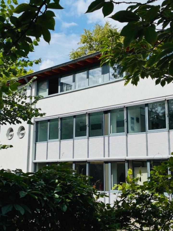 Sonniger Büroraum
