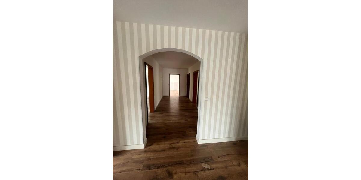 Dachgeschoßwohnung Künzell - 4 Zimmer, 160 m&sup2;, 1.390&euro; | Angebot:23555126