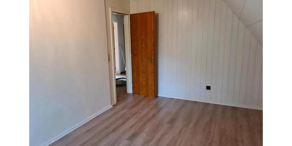 Dachgeschoßwohnung Neukirchen - 3 Zimmer, 55 m&sup2;, 700&euro; | Angebot:24808477