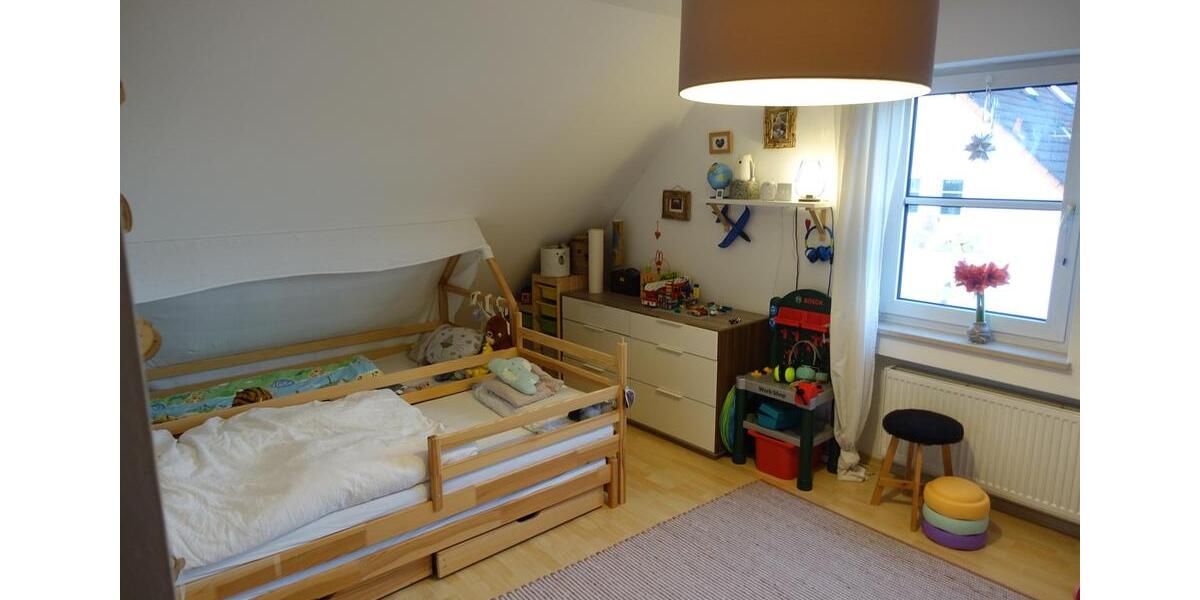 Dachgeschoßwohnung Bubenreuth - 3 Zimmer, 83 m&sup2;, 1.090&euro; | Angebot:25982195