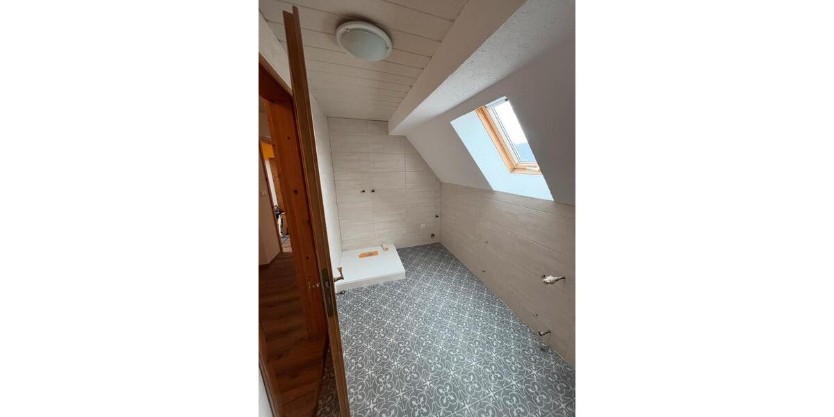 Dachgeschoßwohnung Lauterbach (Hessen) - 3 Zimmer, 90 m&sup2;, 950&euro; | Angebot:24845103