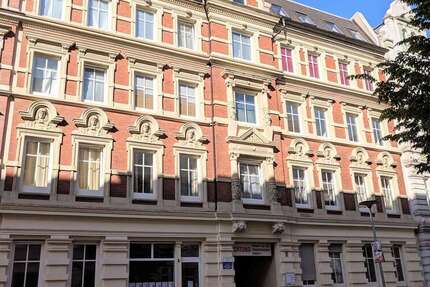 ruhige 4 Zimmer-Wohnung im Hinterhaus ***frisch renoviert*** mit Balkon