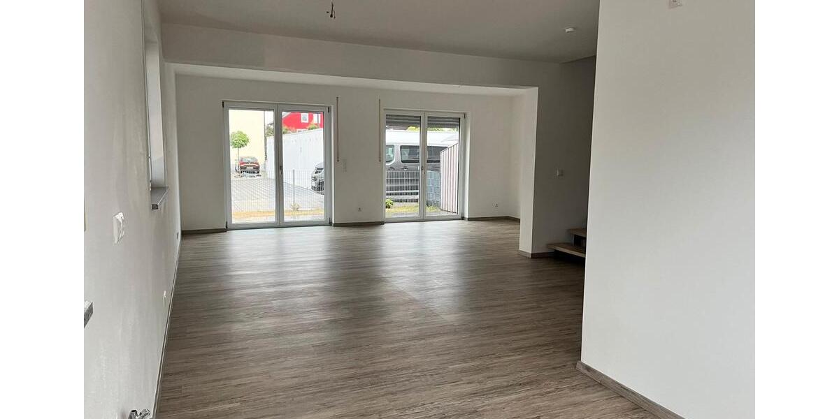 Etagenwohnung Schwandorf - 5 Zimmer, 140 m&sup2;, 1.680&euro; | Angebot:26632555