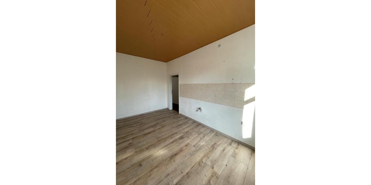 Etagenwohnung Eisenberg - 1 Zimmer, 63 m&sup2;, 400&euro; | Angebot:25935105