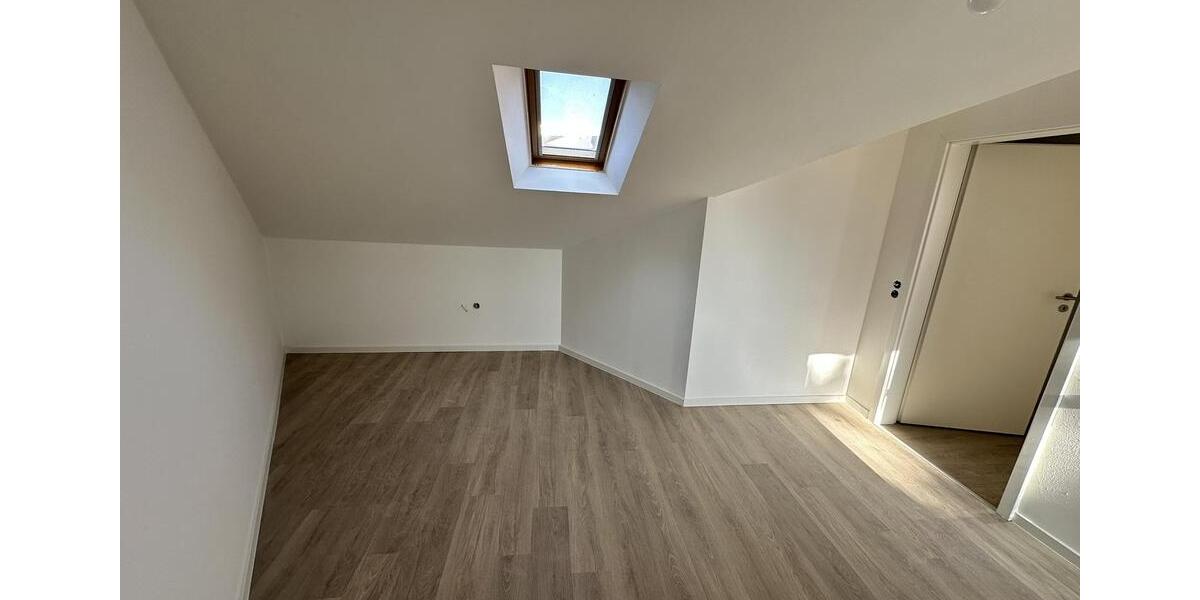 Dachgeschoßwohnung Apolda - 3 Zimmer, 78 m&sup2;, 695&euro; | Angebot:26476622
