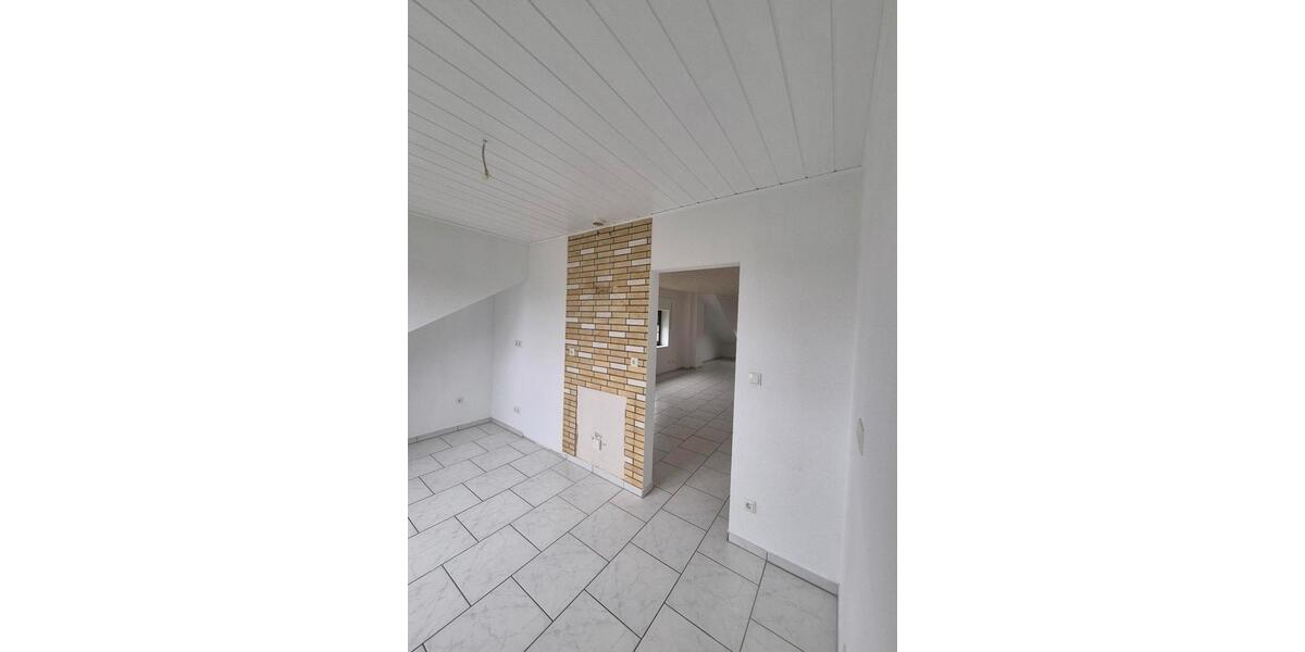 Dachgeschoßwohnung Duisburg Hochheide - 2 Zimmer, 90 m&sup2;, 896&euro; | Angebot:26068541