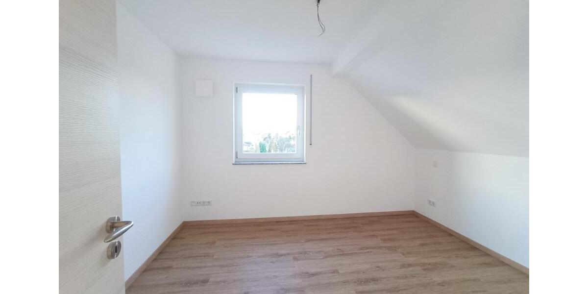 Dachgeschoßwohnung Großmehring - 2 Zimmer, 49 m&sup2;, 690&euro; | Angebot:26606048