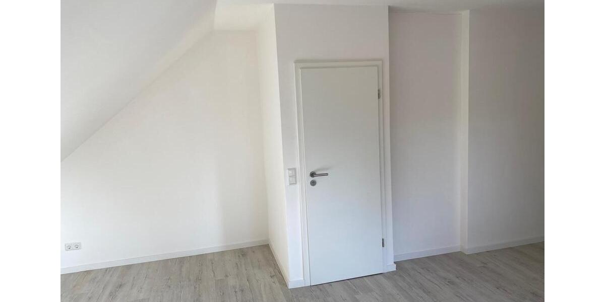 Dachgeschoßwohnung Köln Kalk - 1 Zimmer, 28 m&sup2;, 700&euro; | Angebot:26070924