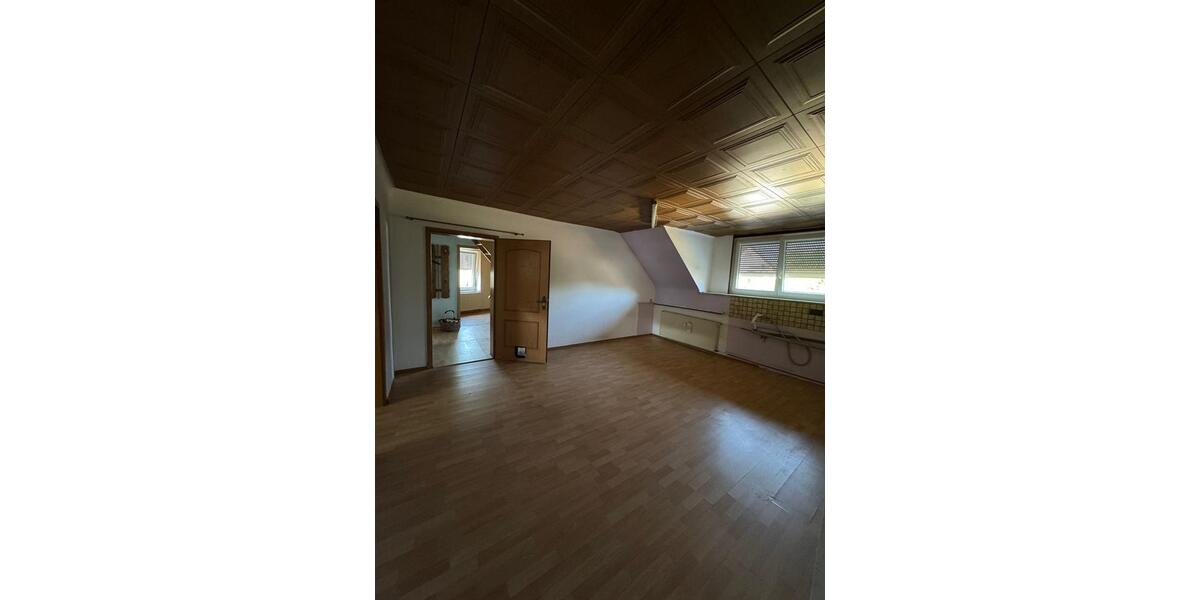 Etagenwohnung Blieskastel - 4 Zimmer, 140 m&sup2;, 780&euro; | Angebot:19721002