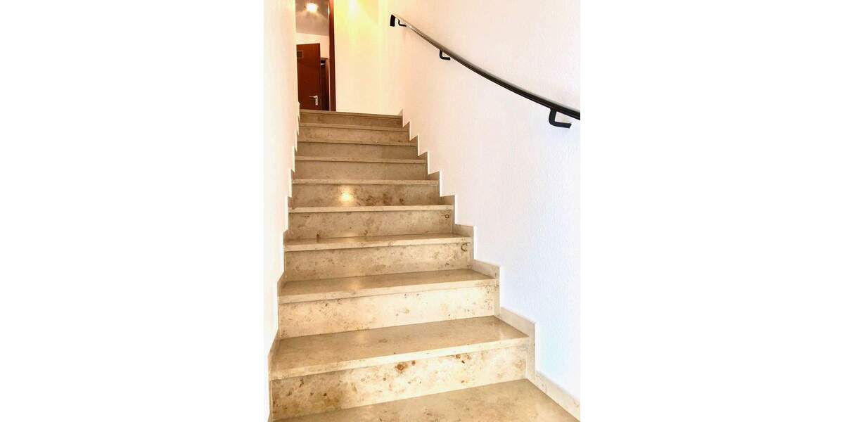 LÄNDLICH: TRAUMAUSSICHT, GROSSES FAMILIENHAUS, EINBAUKÜCHE, 2 STELLPLÄTZE 6 zimmer