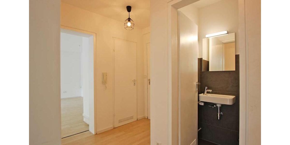 Terrassentraum: Gemütliche Wohlfühlwohnung mit großer Terrasse, nahe Bosch, Porsche, Trumpf. 2 zimmer