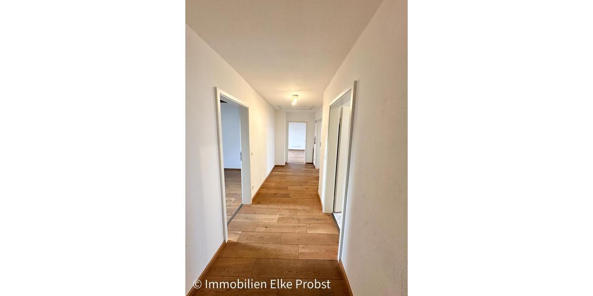 Dachgeschoßwohnung Cham - 4 Zimmer, 86 m&sup2;, 850&euro; | Angebot:25963116