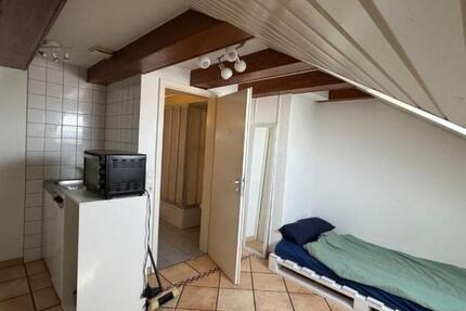 Zentral gelegene Wohnung mit 15 m² im vierten Stock zimmer