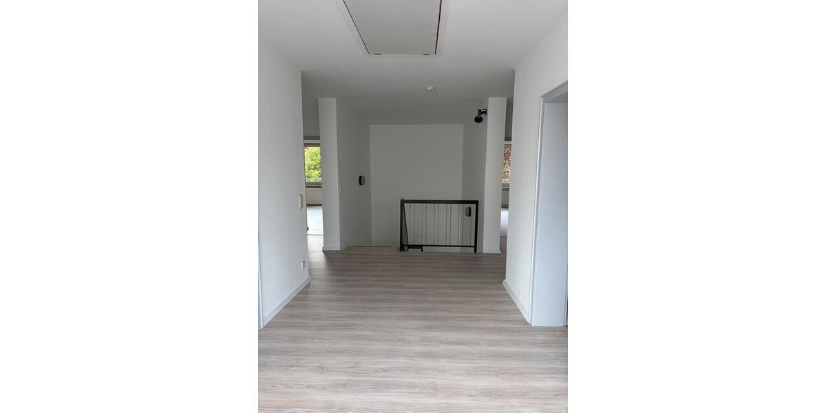 Einfamilienhaus Nackenheim - 8 Zimmer, 280 m&sup2;, 4.100&euro; | Angebot:26285958