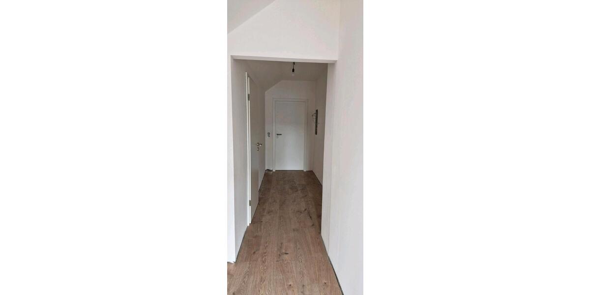 Dachgeschoßwohnung Burgkirchen an der Alz - 2.5 Zimmer, 65 m&sup2;, 1.040&euro; | Angebot:26478532
