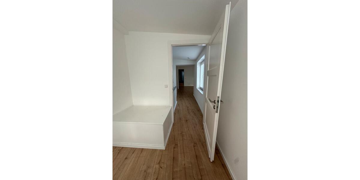 Dachgeschoßwohnung Krefeld - 3 Zimmer, 105 m&sup2;, 1.149&euro; | Angebot:24801525