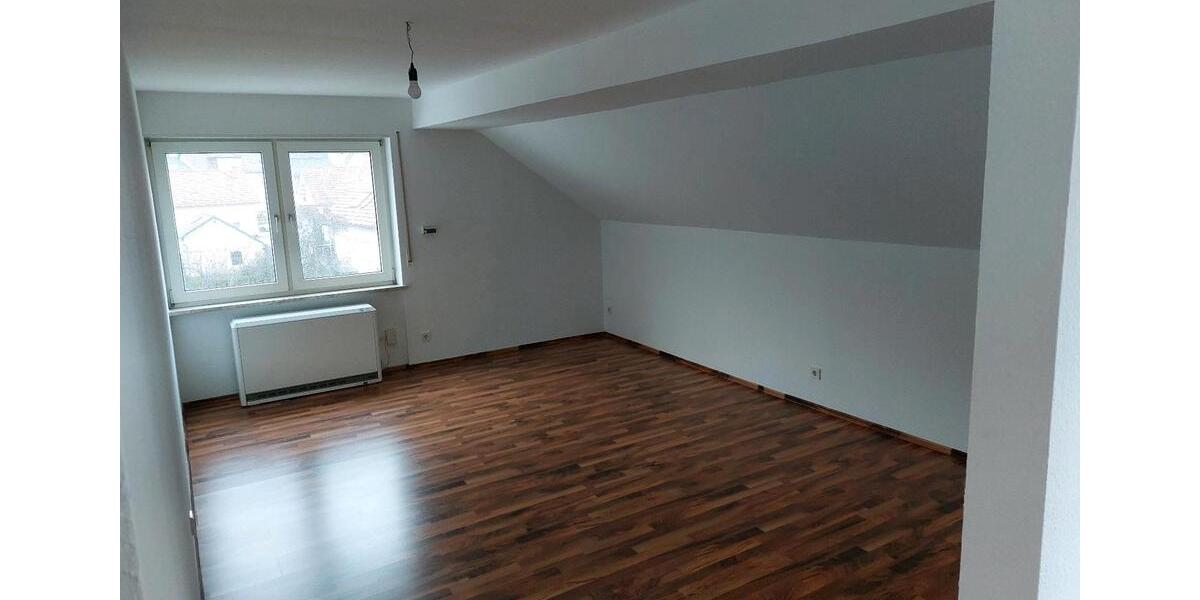 NIEDERREIFENBERG!,sehr helle,2 Zimmer Dachgeschosswohnung 2 zimmer