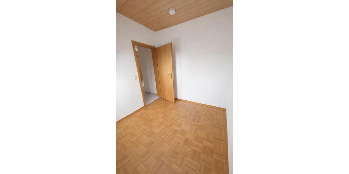 Dachgeschoßwohnung Schwieberdingen - 3.5 Zimmer, 73 m&sup2;, 750&euro; | Angebot:26018590