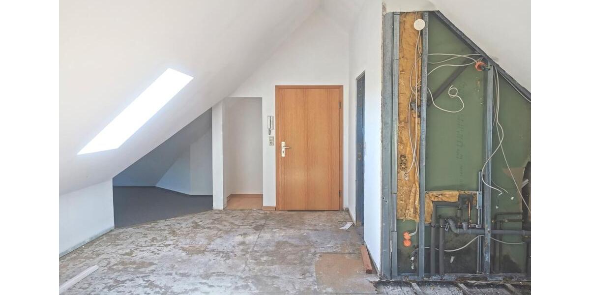 Dachgeschoßwohnung Oberlungwitz - 1 Zimmer, 48 m&sup2;, 280&euro; | Angebot:26286095