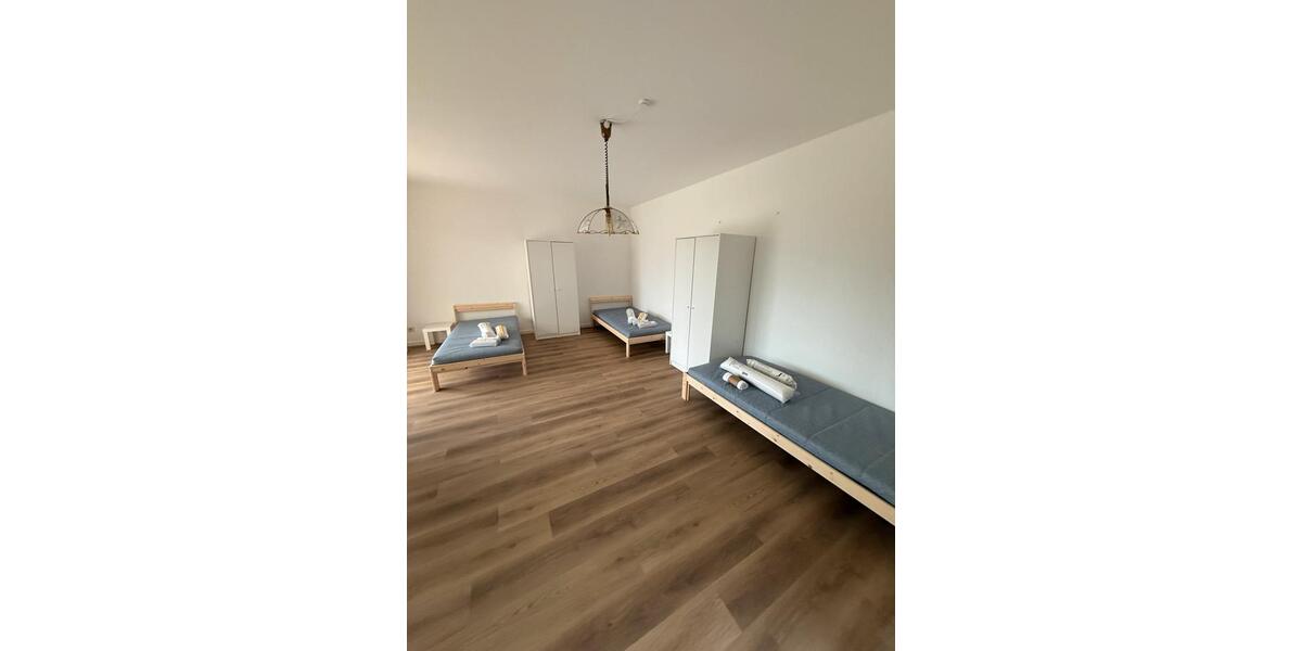 Wohnen auf Zeit Friesoythe - 9 Zimmer, 200 m&sup2;, 11&euro; | Angebot:23764891