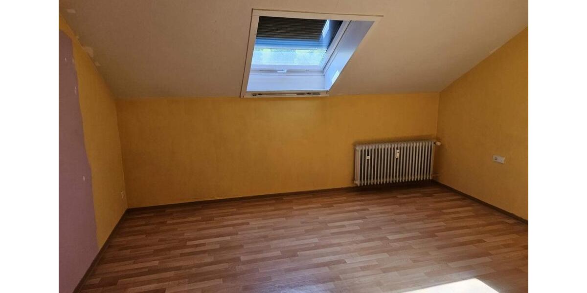 Ruhige, schöne 2 Zimmer Dachgeschosswohnung 2 zimmer