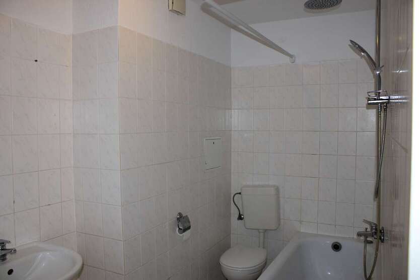Charmante Altbauwohnung * 3- Zimmer mit Einbauküche 3 zimmer