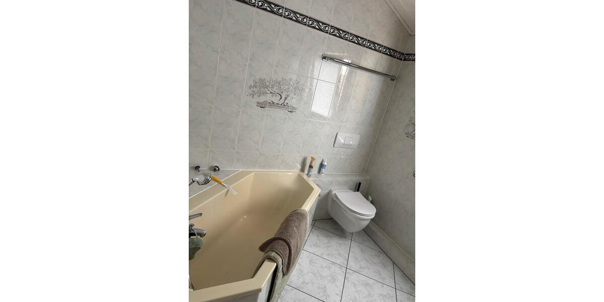 Etagenwohnung Wachtberg - 4 Zimmer, 100 m&sup2;, 1.150&euro; | Angebot:26408173