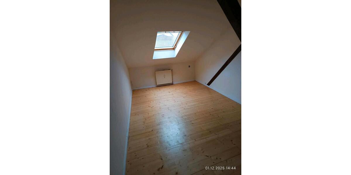 Dachgeschoßwohnung Landau an der Isar - 2 Zimmer, 100 m&sup2;, 740&euro; | Angebot:25943942