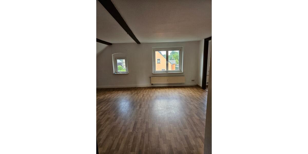 Dachgeschoßwohnung Oederan - 3 Zimmer, 78 m&sup2;, 390&euro; | Angebot:25874766