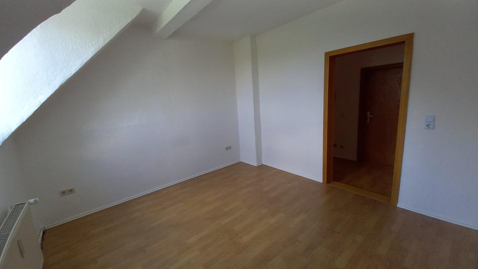 Dachgeschoßwohnung Teuchern - 3 Zimmer, 75 m&sup2;, 338&euro; | Angebot:24344618