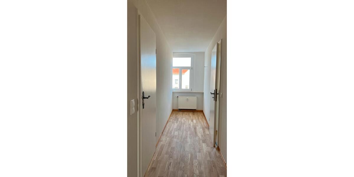 Dachgeschoßwohnung Hohenstein-Ernstthal Ernstthal - 4 Zimmer, 105 m&sup2;, 700&euro; | Angebot:24380399
