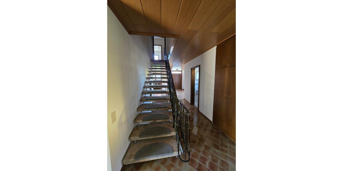 Einfamilienhaus Schallstadt - 7 Zimmer, 316 m&sup2;, 3.900&euro; | Angebot:23387059