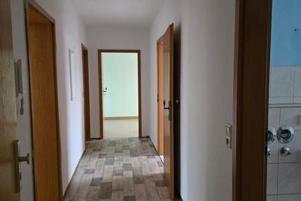 Mitten im Zentrum! Großzügige 3 -Raumwohnung mit Tageslichtbad im 1. OG! zimmer