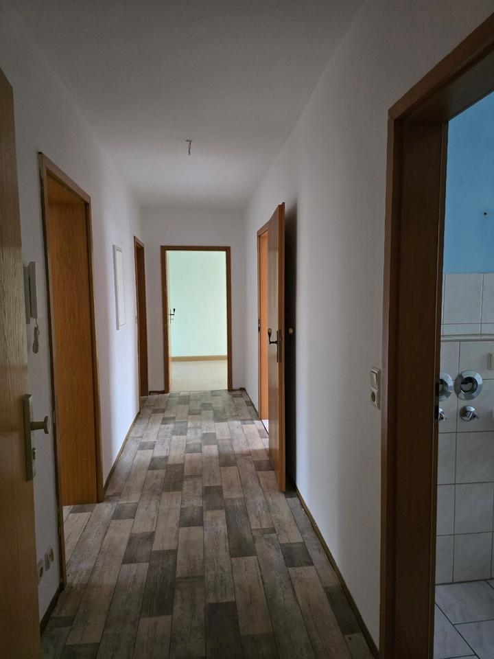 Mitten im Zentrum! Großzügige 3 -Raumwohnung mit Tageslichtbad im 1. OG! zimmer