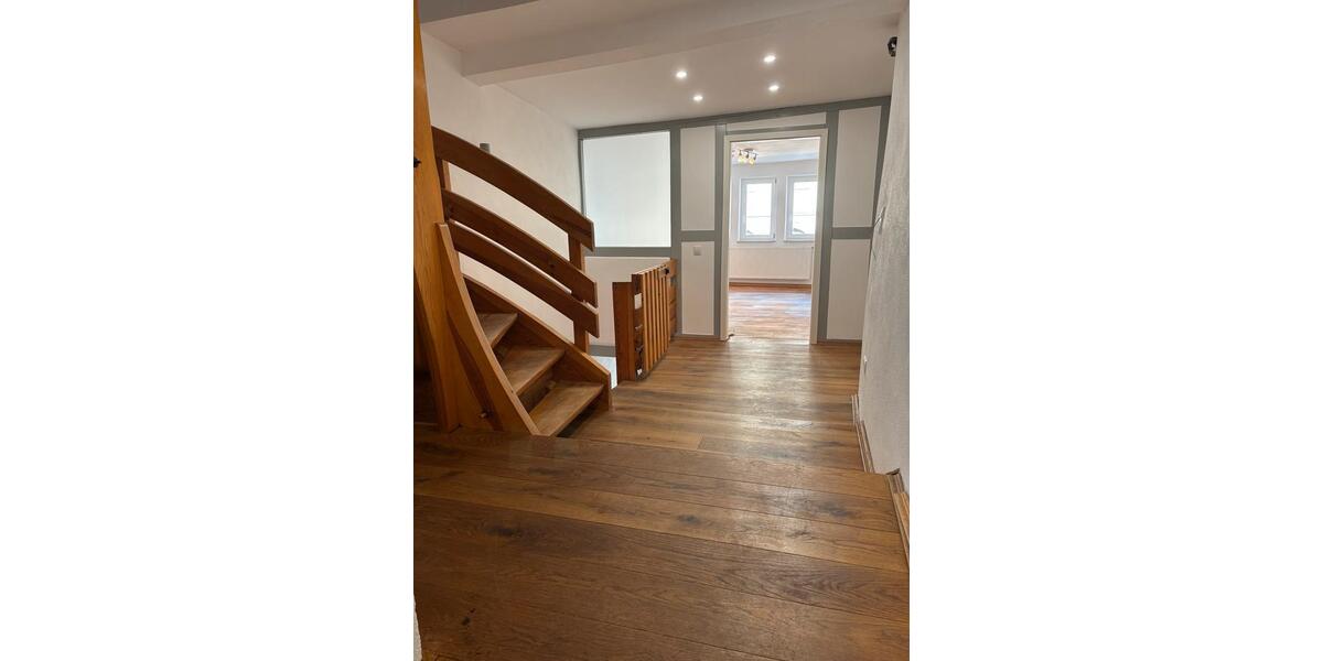 Doppelhaushälfte Wertheim - 7 Zimmer, 190 m&sup2;, 1.250&euro; | Angebot:26521744