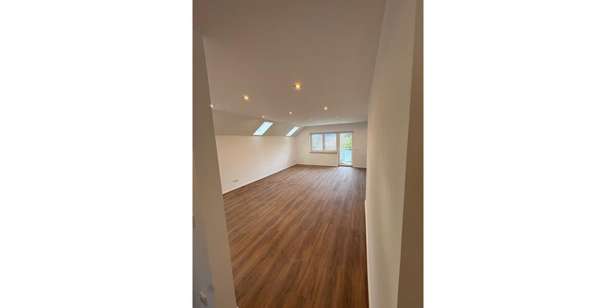 Dachgeschoßwohnung Weinheim - 3 Zimmer, 127 m&sup2;, 1.525&euro; | Angebot:24377941