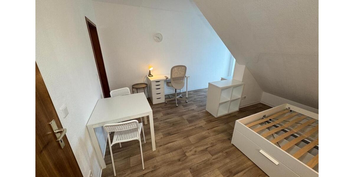 Dachgeschoßwohnung Marburg - 1 Zimmer, 22 m&sup2;, 380&euro; | Angebot:26004074