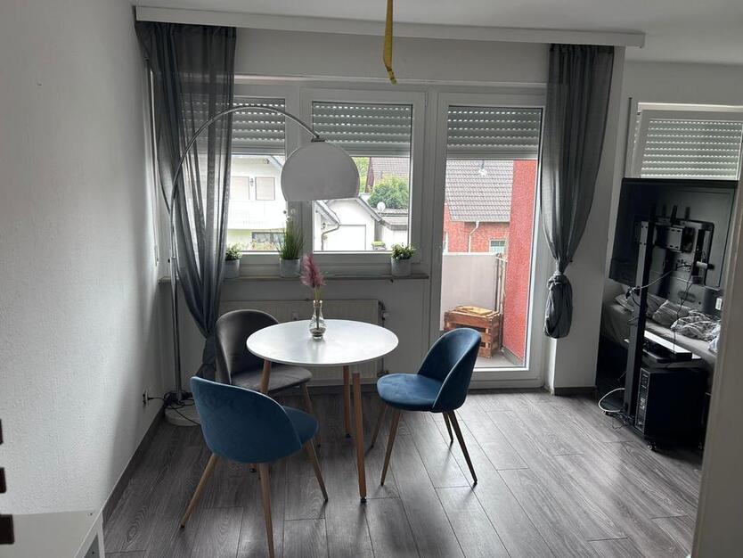 Helle renovierte Wohnung in zentraler Lage von Dattenfeld
