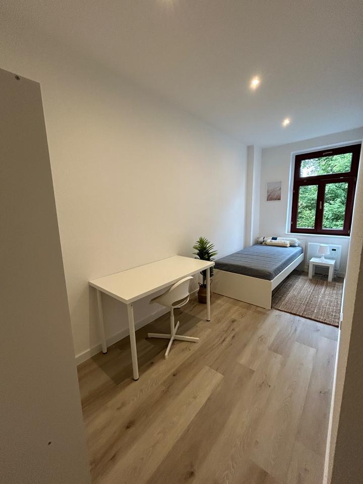 Voll Möbliertes WG-Zimmer