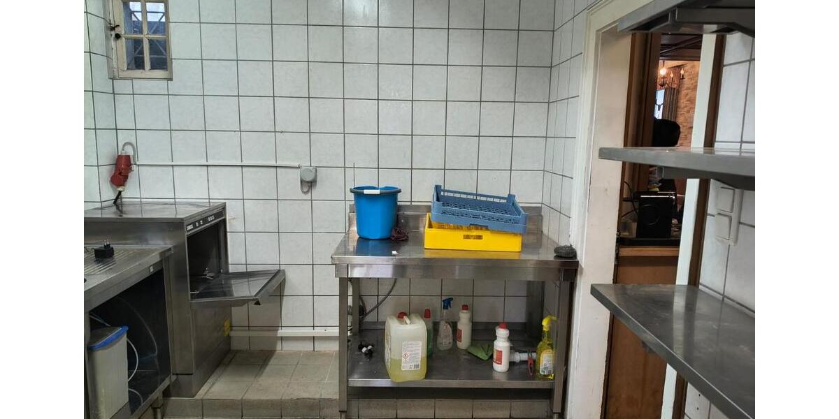 Komplett eingerichtetes Restaurant mit Wohnung und zusätzlichen Z zimmer