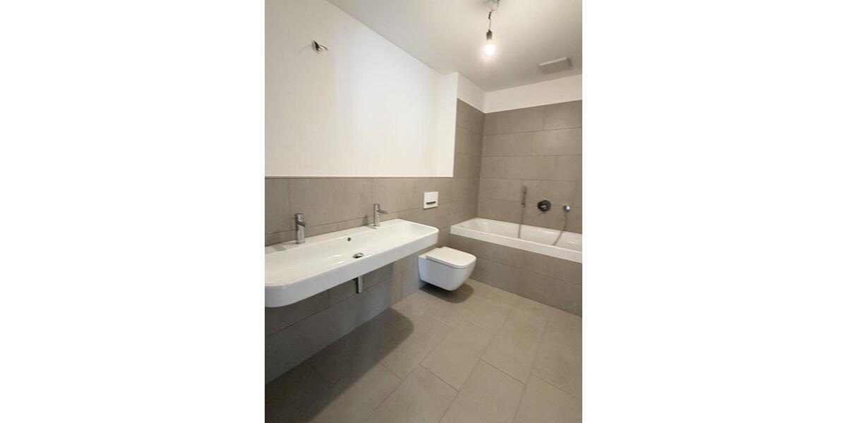 Etagenwohnung Ludwigshafen am Rhein - 3 Zimmer, 98 m&sup2;, 1.500&euro; | Angebot:25760676