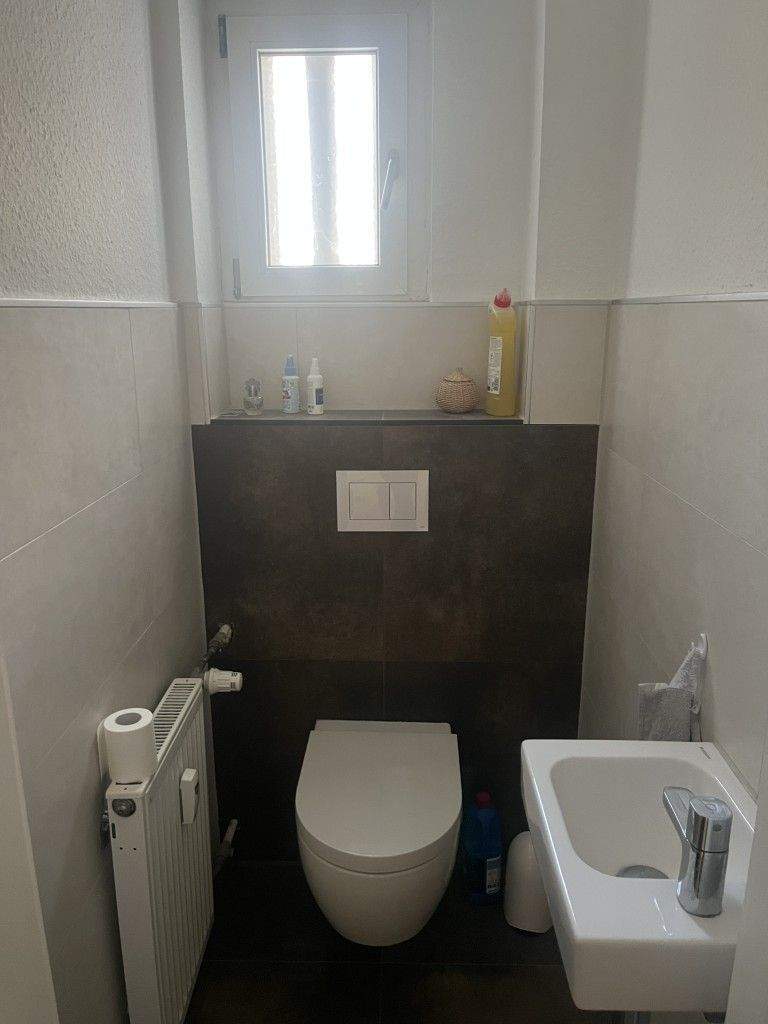 Helle 2,5 Zimmer Wohnung im 2. Obergeschoss mit Balkon 2 zimmer