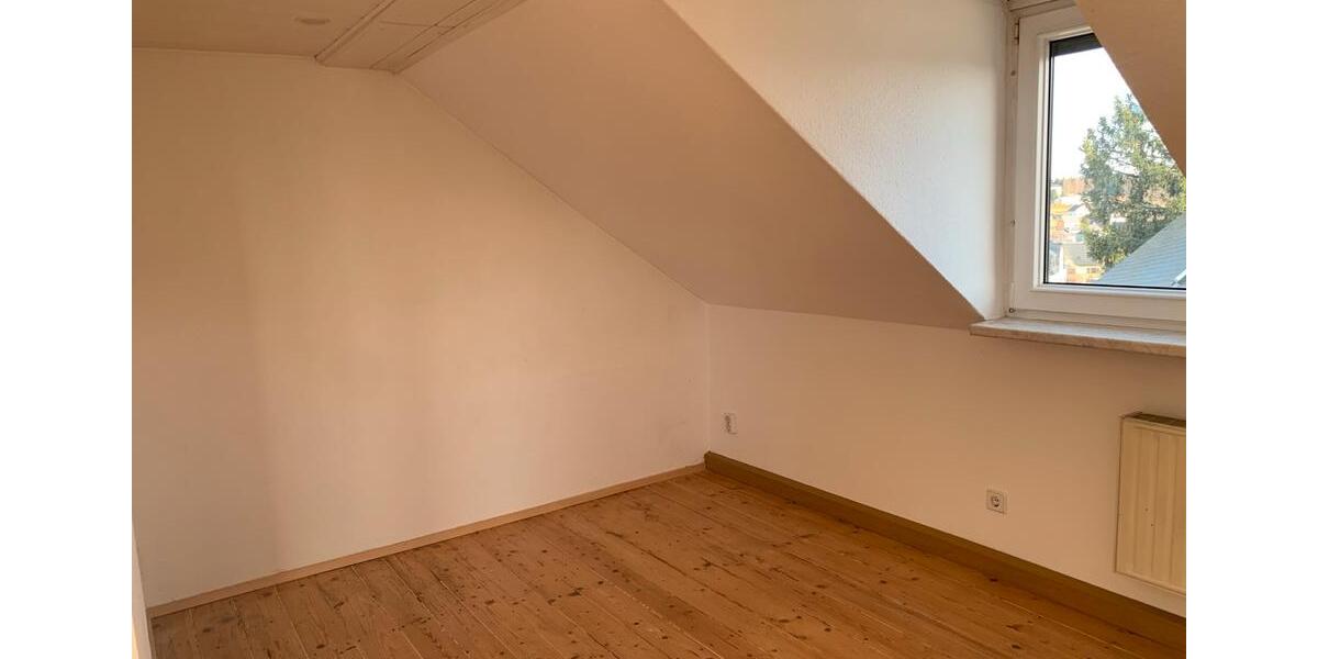 Dachgeschoßwohnung Schwarzenberg/Erzgebirge Erzgebirge - 3 Zimmer, 63 m&sup2;, 330&euro; | Angebot:26019597