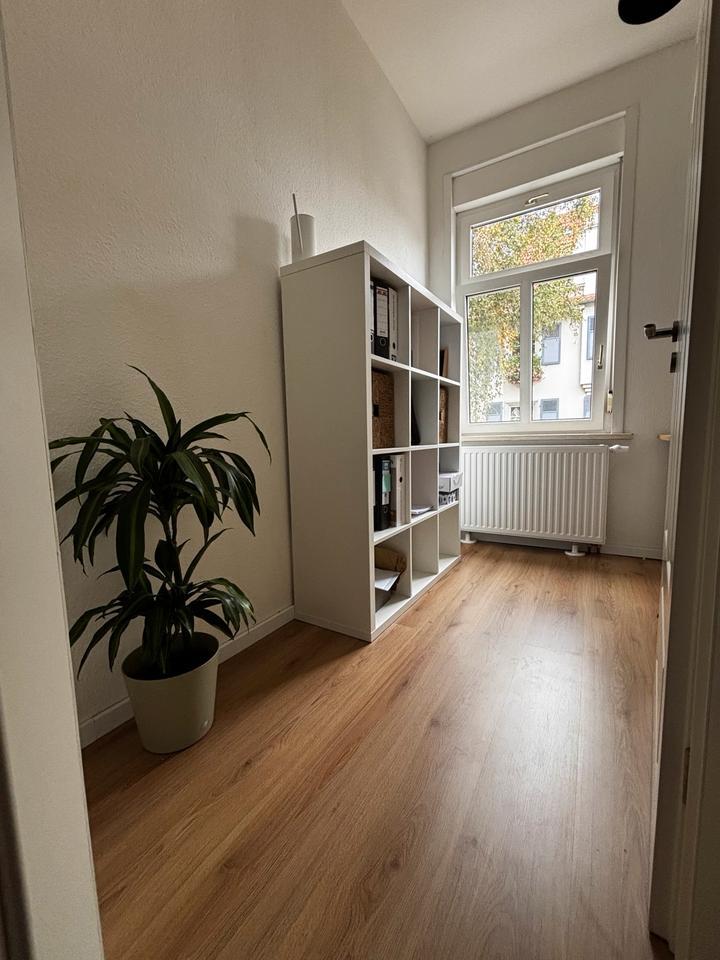 Helle 4-Zimmer-Wohnung (90m²) mit Einbauküche und Keller zimmer