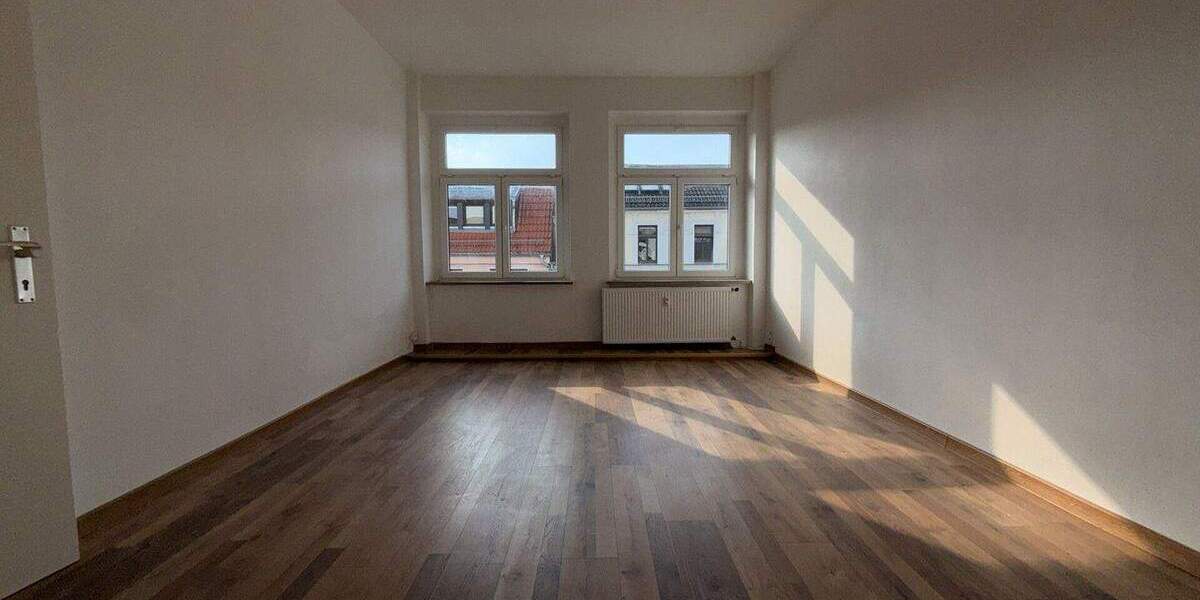 Etagenwohnung Zwickau Innenstadt - 5 Zimmer, 120 m&sup2;, 650&euro; | Angebot:25862816