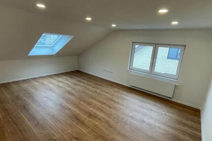 Sanierte Große 4 Zimmer Wohnung mit Parkplatz - Zentrum Aalen 4 zimmer